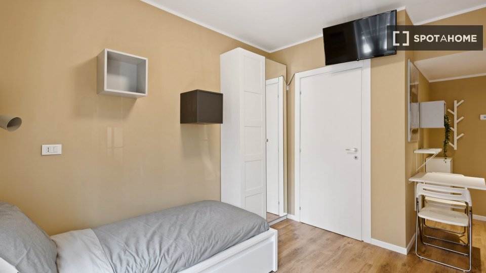 Intero studio a Milano