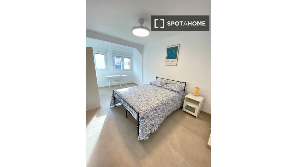 Double room Madrid, 3 beds — photo 12