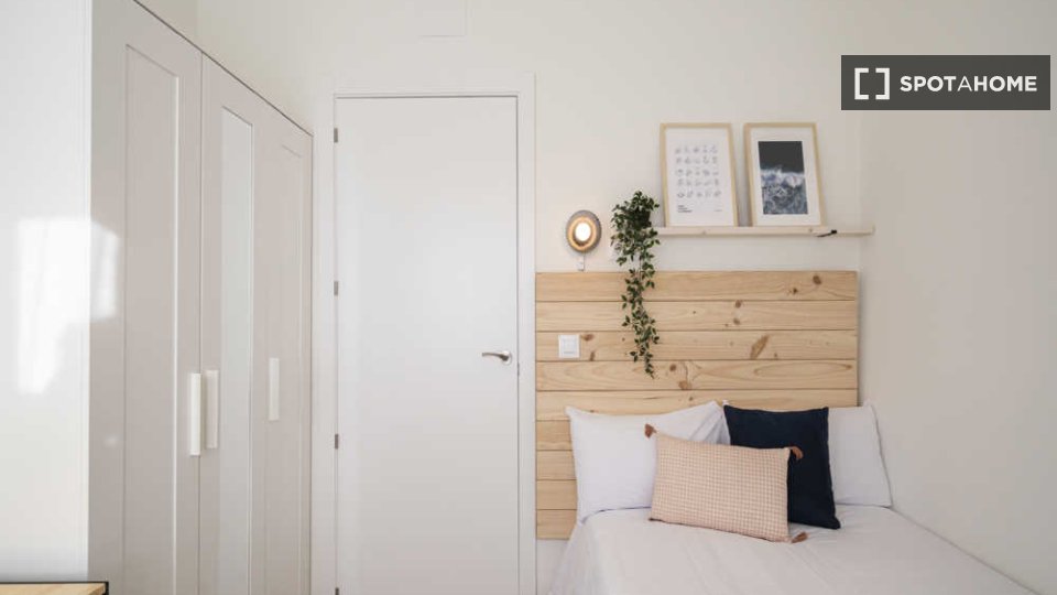 Double room Madrid, 17 beds — photo 23