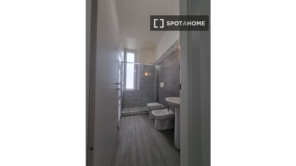 Double room Milan, 3 beds, 70m² — photo 11