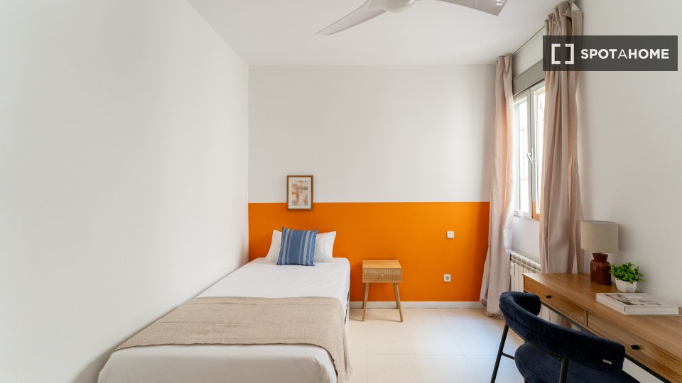 Double room Madrid, 3 beds — photo 13