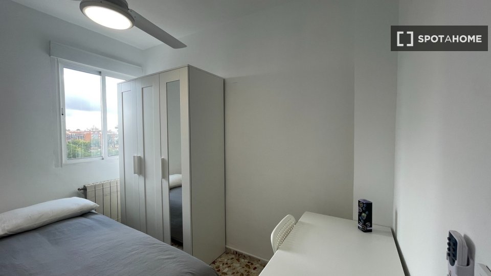 Double room Madrid, 4 beds — photo 6