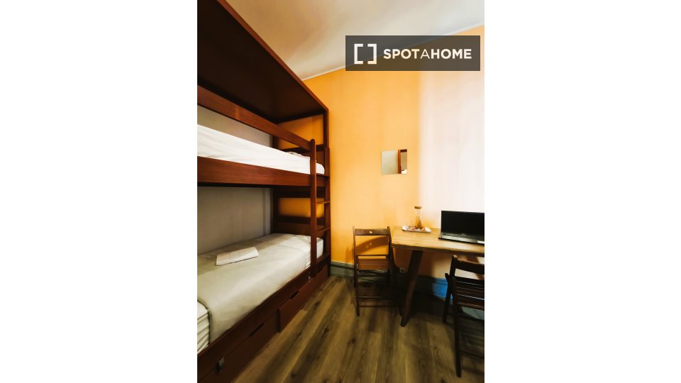 Double room Lisbon, 11 beds, 200m² — photo 20