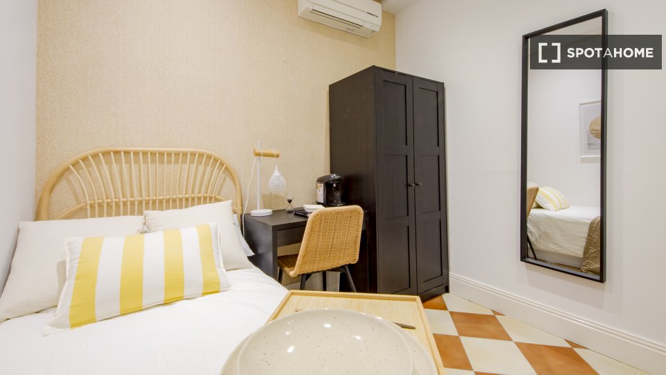 Double room Madrid, 13 beds, 266m² — photo 12