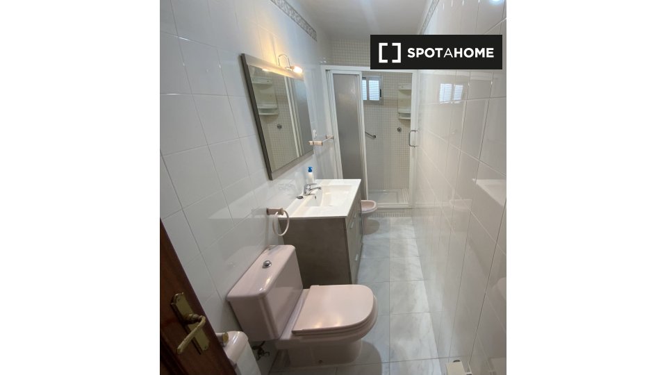Double room Madrid, 3 beds, 60m² — photo 5
