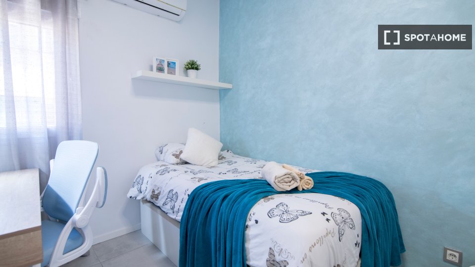 Double room Valencia, 3 beds, 65m² — photo 38
