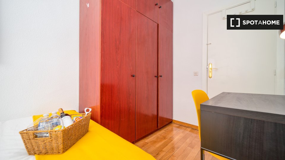 Double room Madrid, 4 beds, 50m² — photo 16