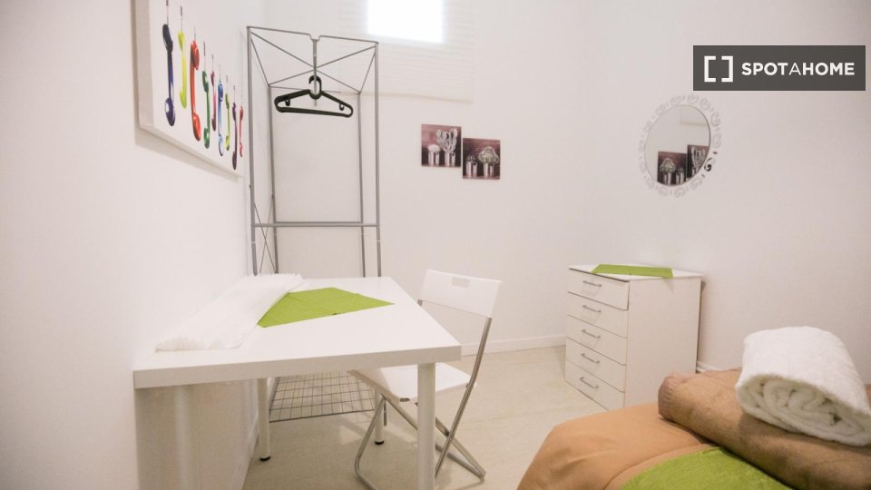 Double room Lisbon, 20 beds — photo 21