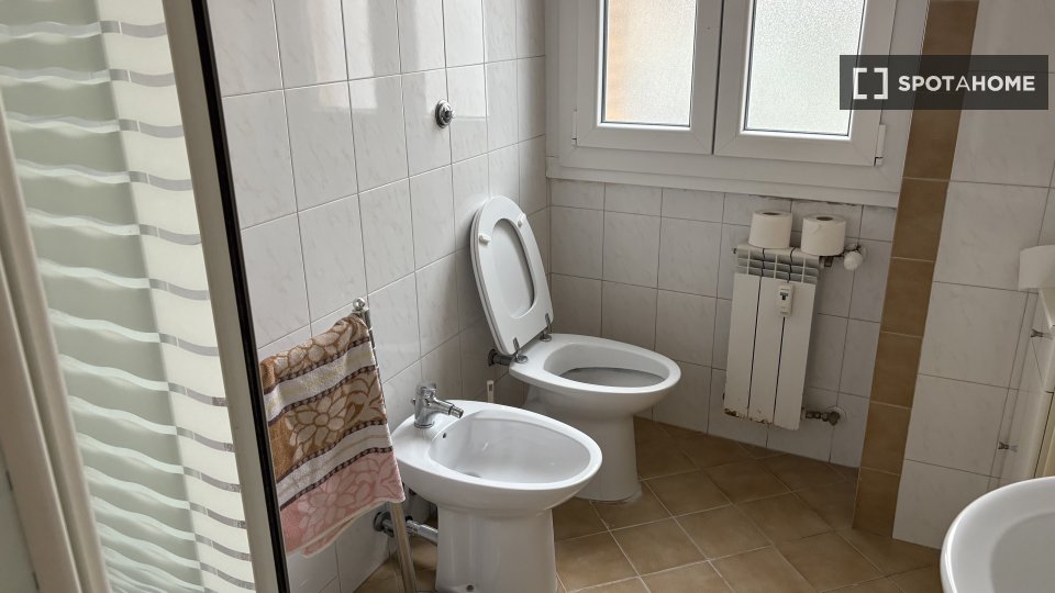 Double room Rome, 3 beds — photo 15