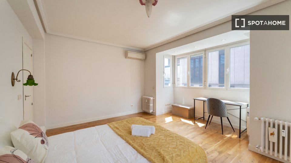 Double room Madrid, 6 beds — photo 8
