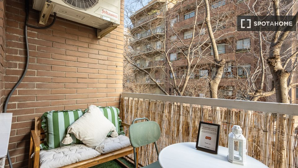 Double room Barcelona, 5 beds, 95m² — photo 5