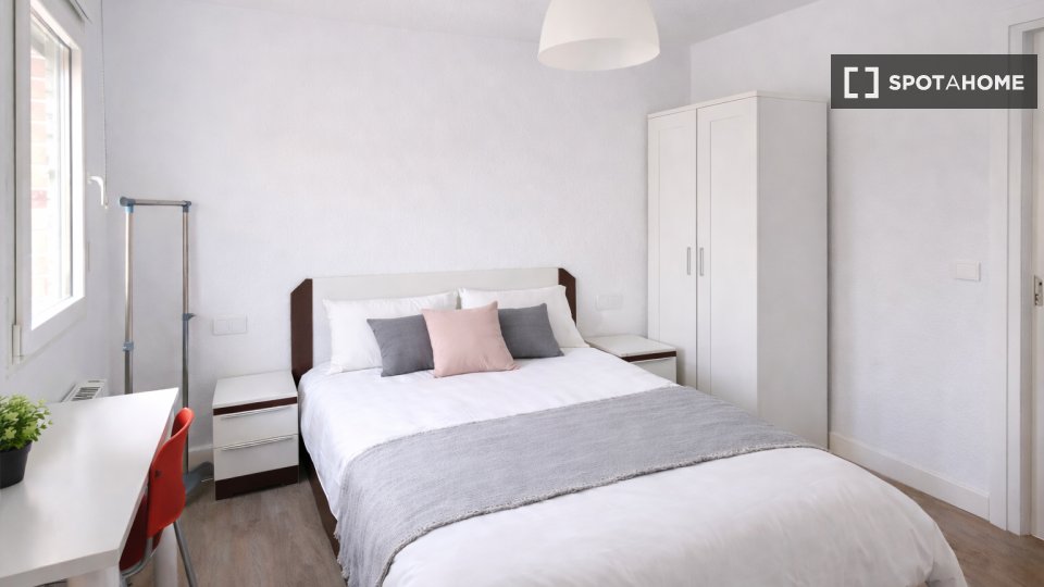 Se alquila habitación en piso compartido en Madrid