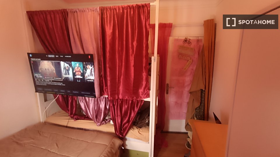 Double room Lisbon, 3 beds, 90m² — photo 89