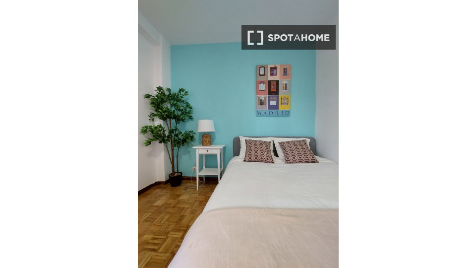 Double room Madrid, 4 beds, 100m² — photo 9
