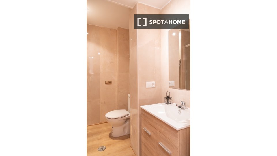 Double room Madrid, 11 beds — photo 17