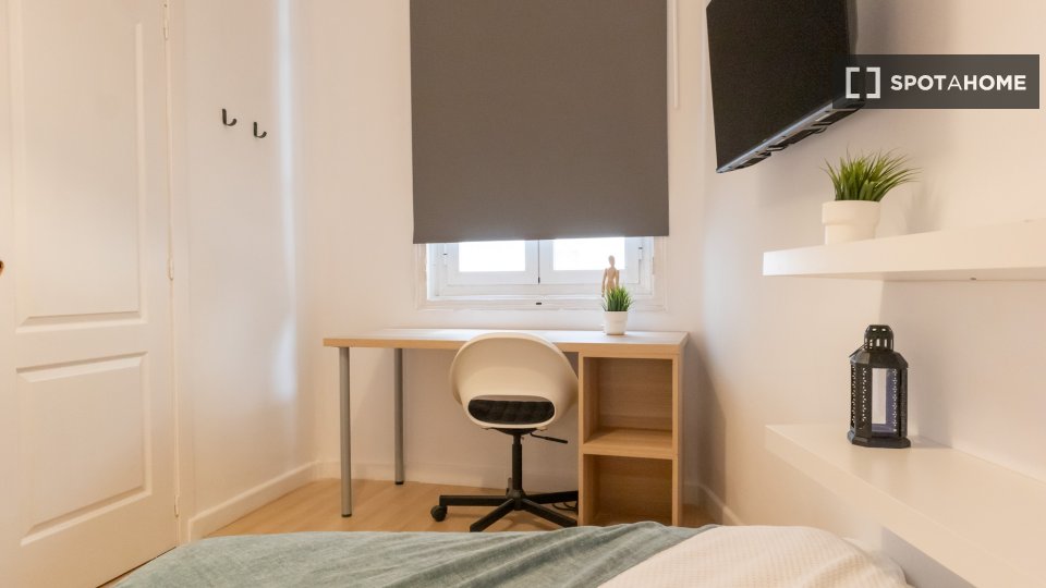Double room Madrid, 7 beds, 160m² — photo 50