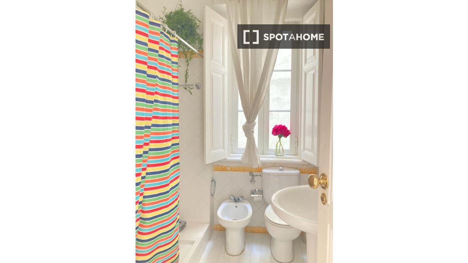 Double room Lisbon, 4 beds, 190m² — photo 10