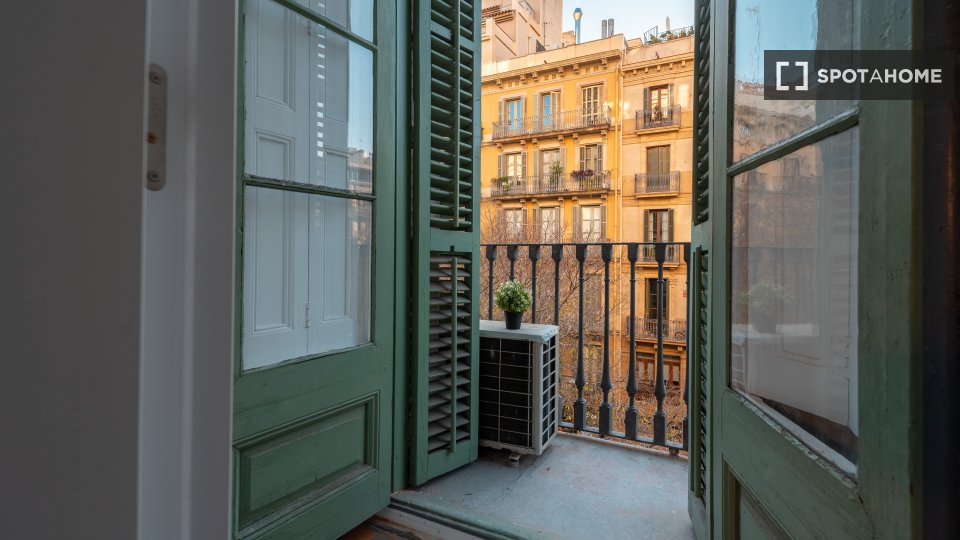 Double room Barcelona, 7 beds, 200m² — photo 9
