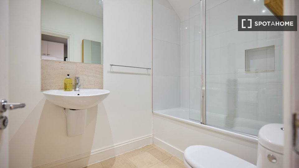 Apartment London, 2 beds — photo 18