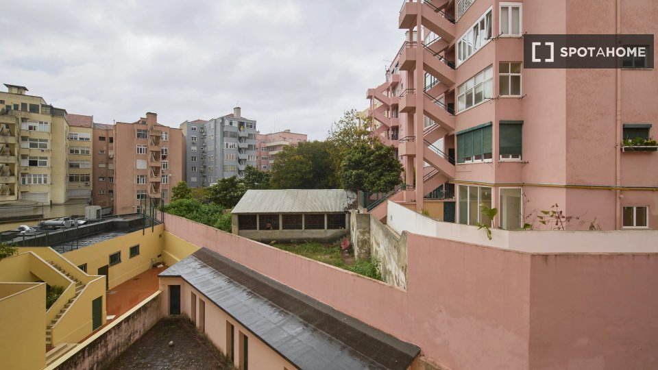 Double room Lisbon, 6 beds — photo 12