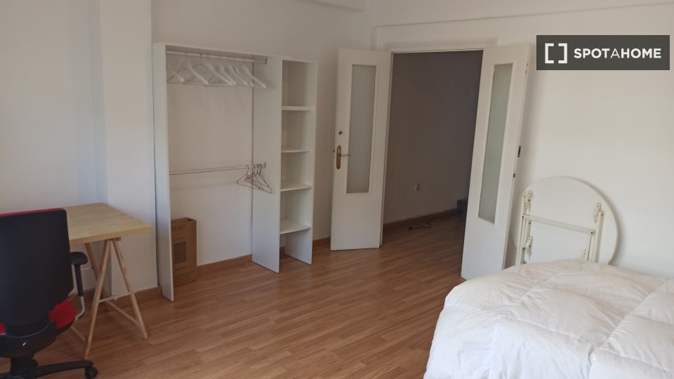 Double room Valencia, 4 beds, 90m² — photo 1