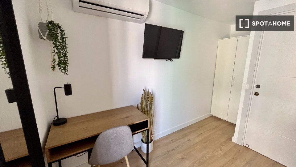 Double room Madrid, 8 beds — photo 4