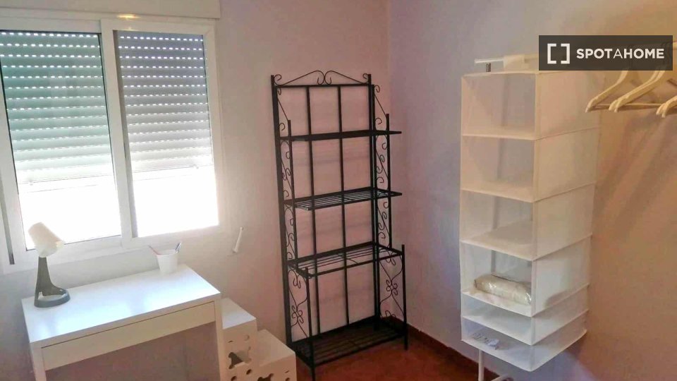 Double room Valencia, 3 beds — photo 4