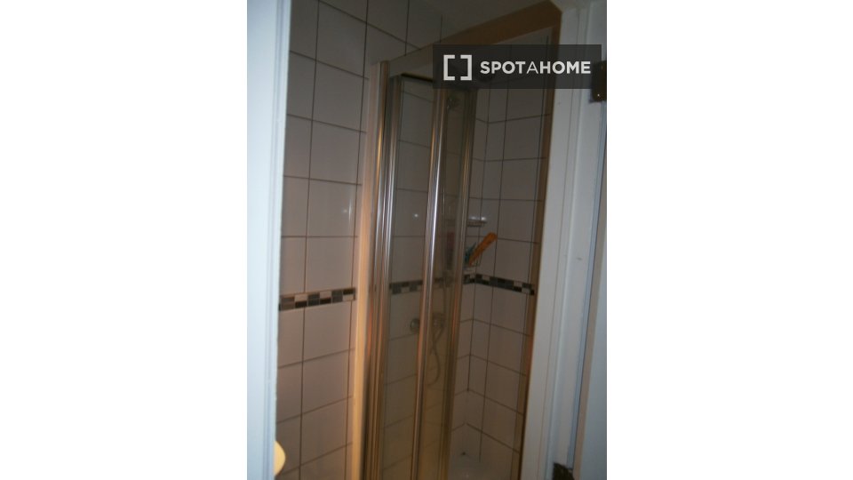 Double room Brussels, 5 beds, 14m² — photo 13