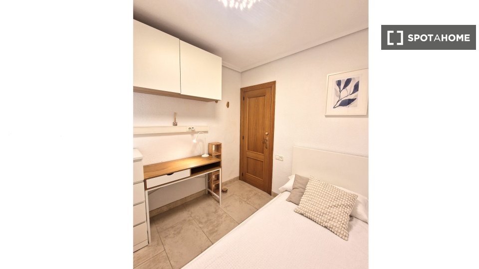 Double room Valencia, 5 beds, 160m² — photo 52
