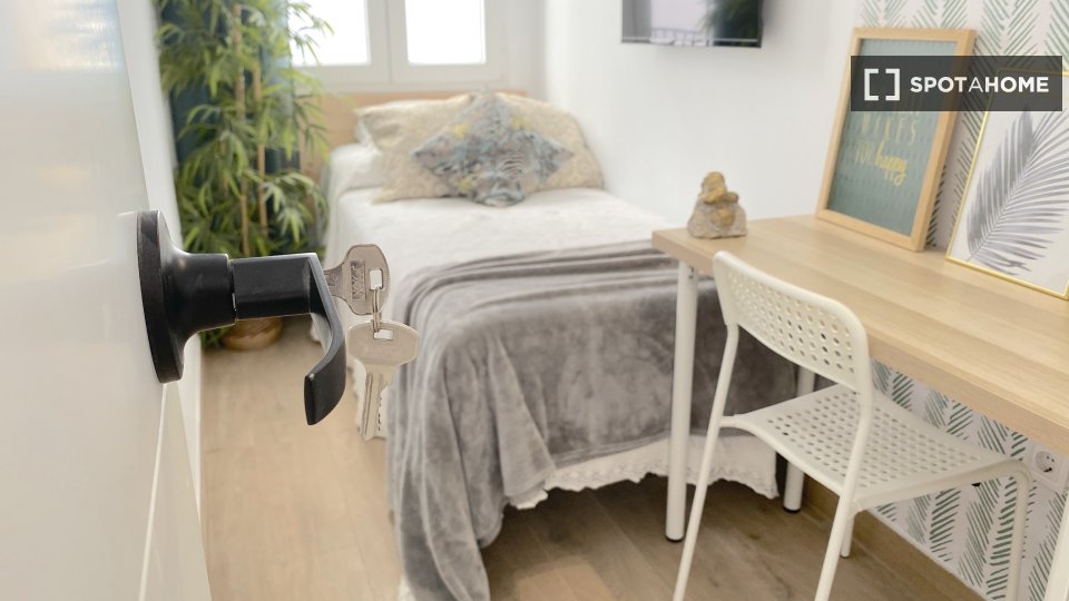 Habitación en apartamento compartido de 11 habitaciones, La Juncal-Híspalis