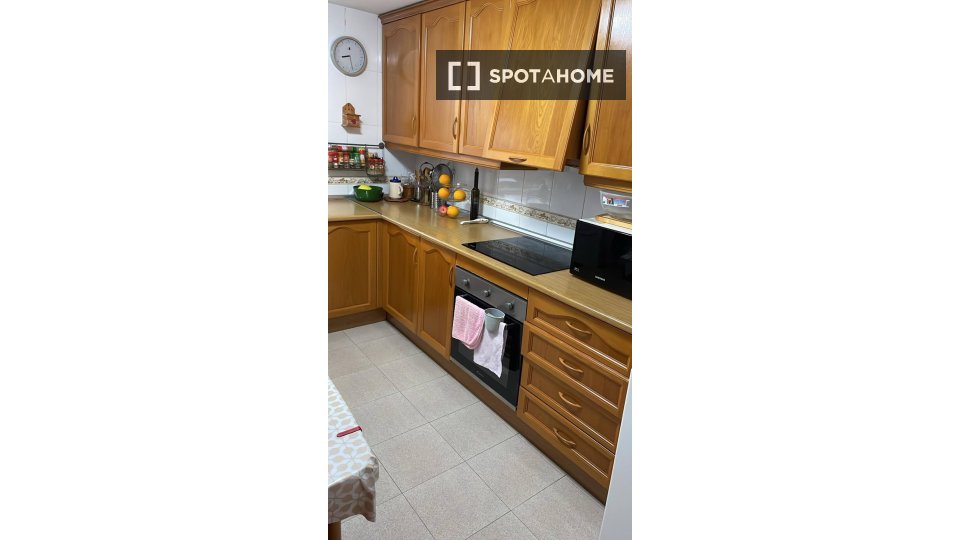Double room Alicante, 2 beds, 80m² — photo 5