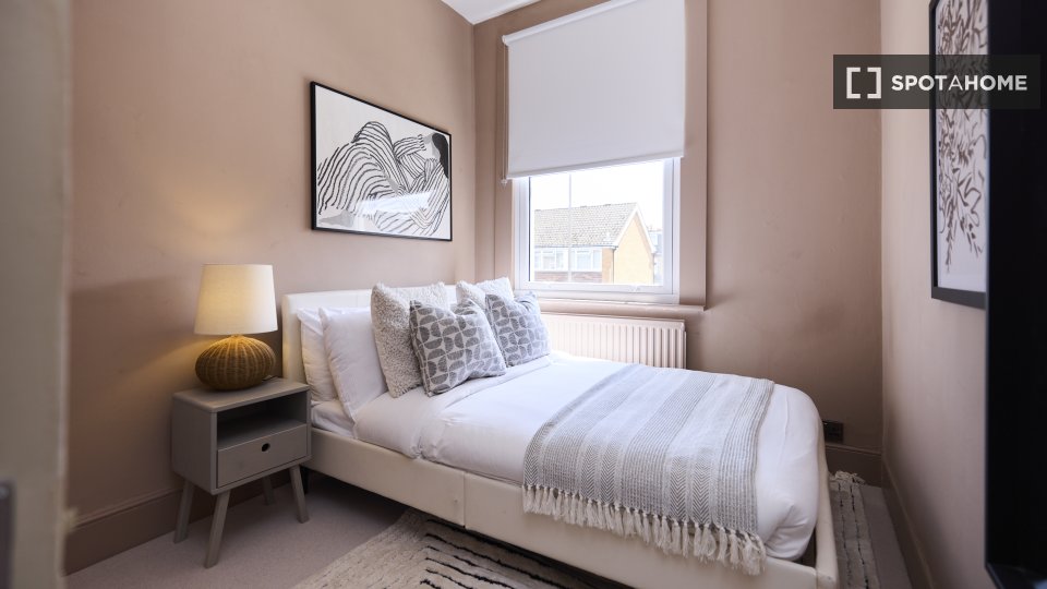 Apartment London, 2 beds, 64m² — photo 2