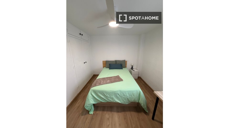Double room Madrid, 4 beds — photo 15