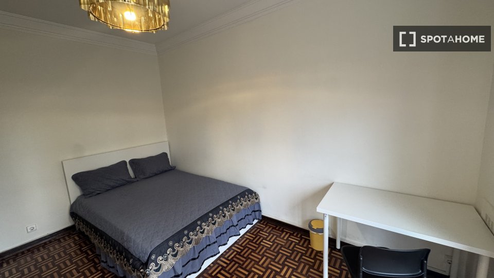 Double room Lisbon, 4 beds, 112m² — photo 13