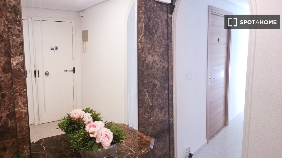 Double room Alicante, 6 beds, 110m² — photo 14