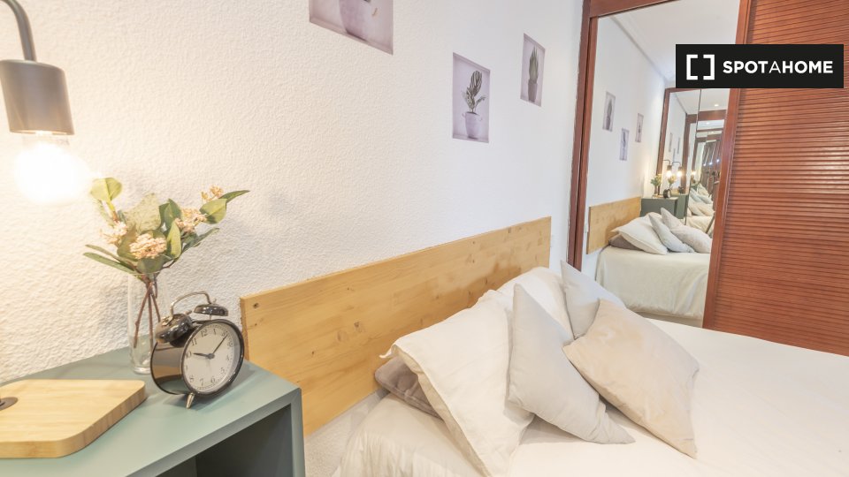 Double room Madrid, 6 beds, 150m² — photo 16