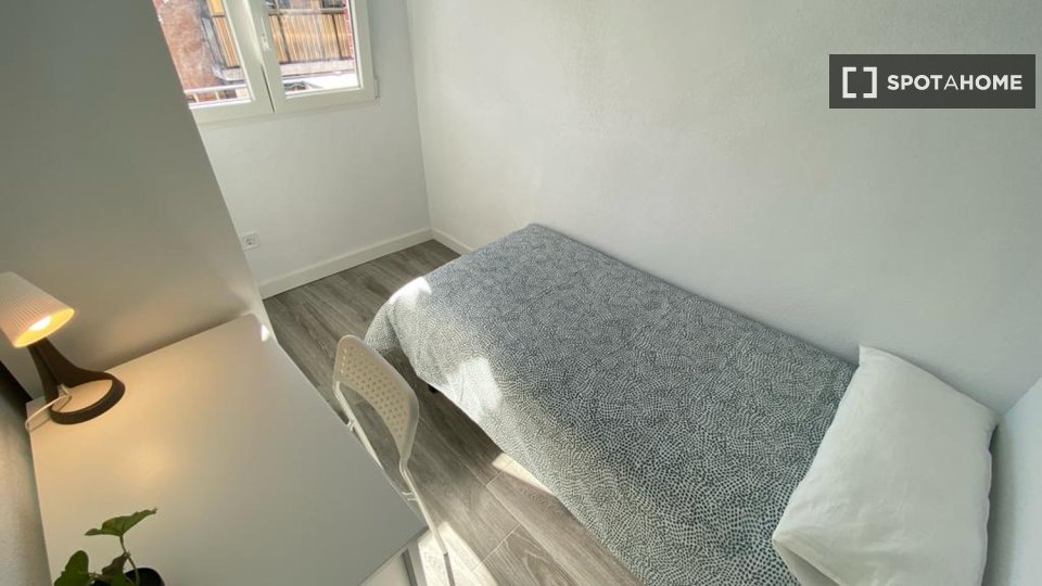 Double room Madrid, 4 beds — photo 13