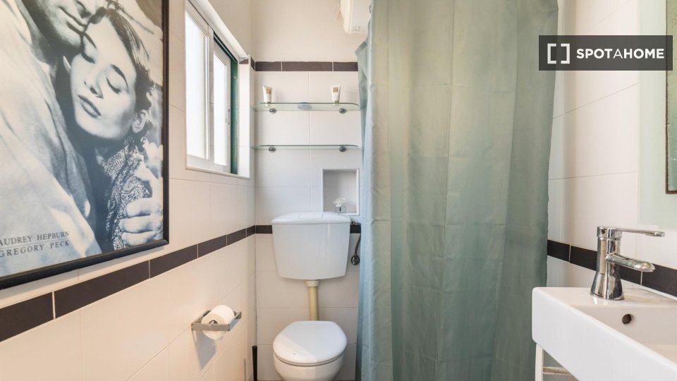 Apartment Lisbon, 3 beds, 77m² — photo 11