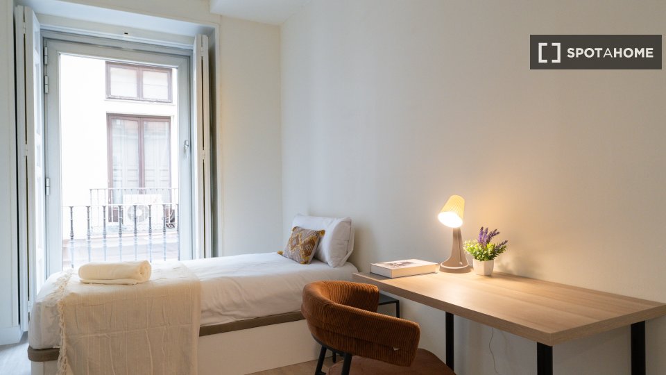 Double room Madrid, 9 beds — photo 11