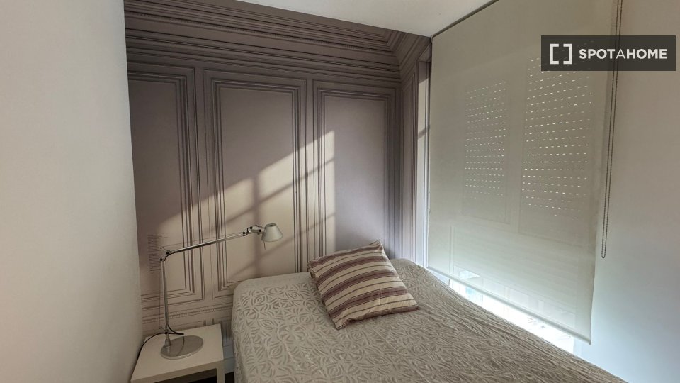 Double room Valencia, 3 beds, 140m² — photo 36
