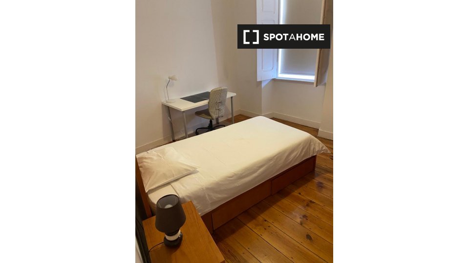 Double room Lisbon, 5 beds — photo 1