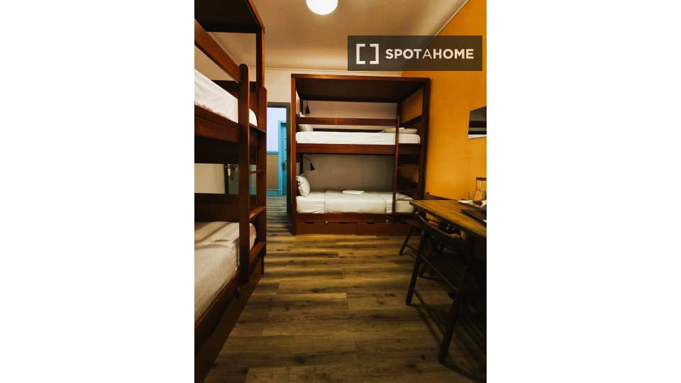 Double room Lisbon, 11 beds, 200m² — photo 38