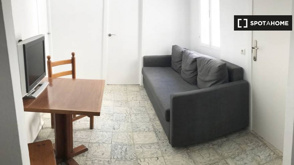 Hermosa habitación de estudiantes en el centro.