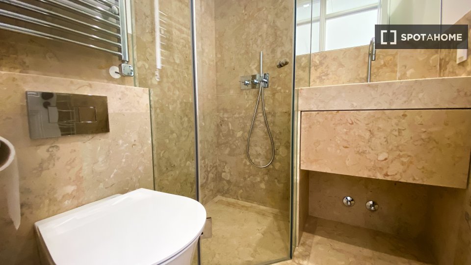 Apartment Lisbon, 2 beds, 62m² — photo 14