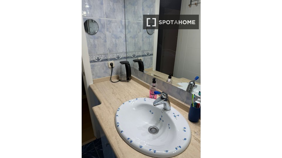 Double room Madrid, 5 beds — photo 18