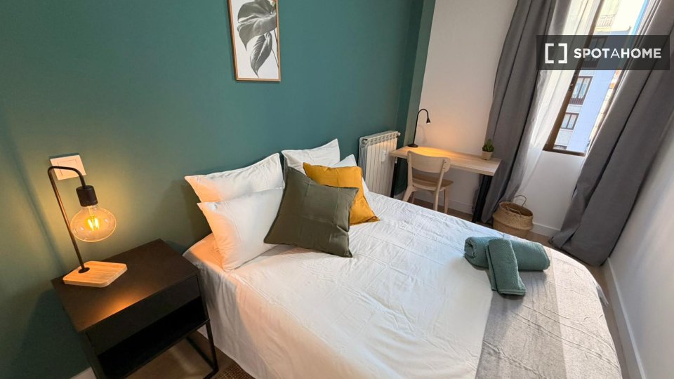 Double room Madrid, 5 beds, 90m² — photo 35