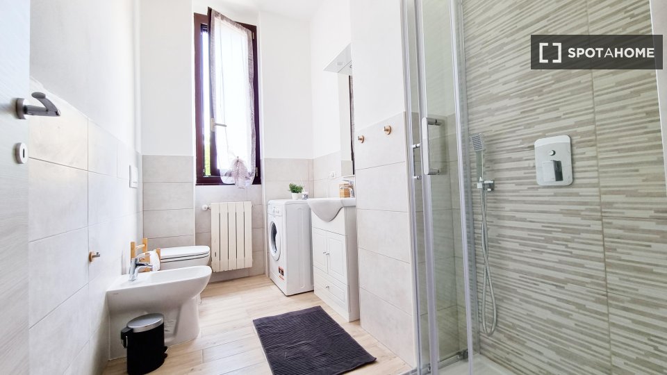 Double room Milan, 4 beds — photo 11