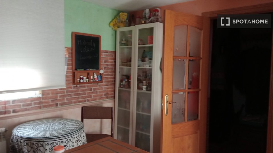 Double room Madrid, 3 beds — photo 20