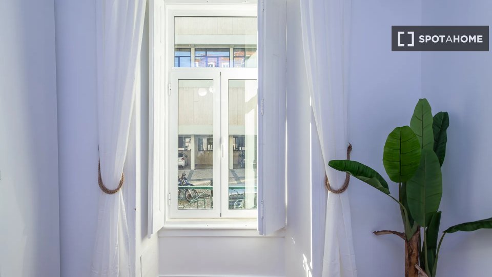 Double room Lisbon, 6 beds — photo 13