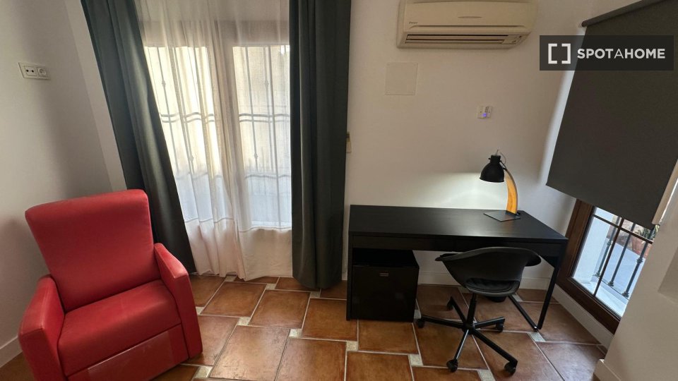 Double room Malaga, 9 beds, 25m² — photo 8